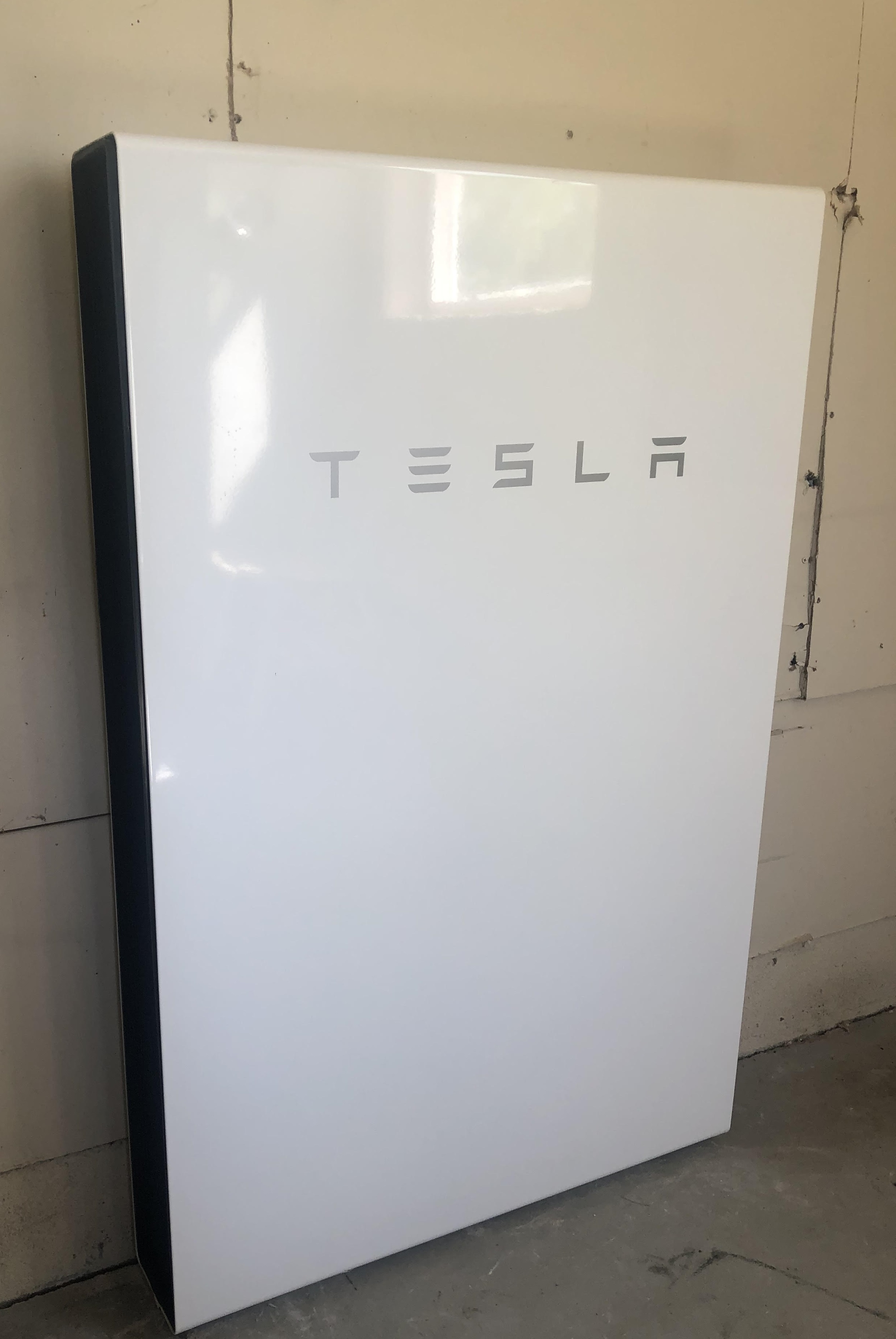 tesla solar panel battery